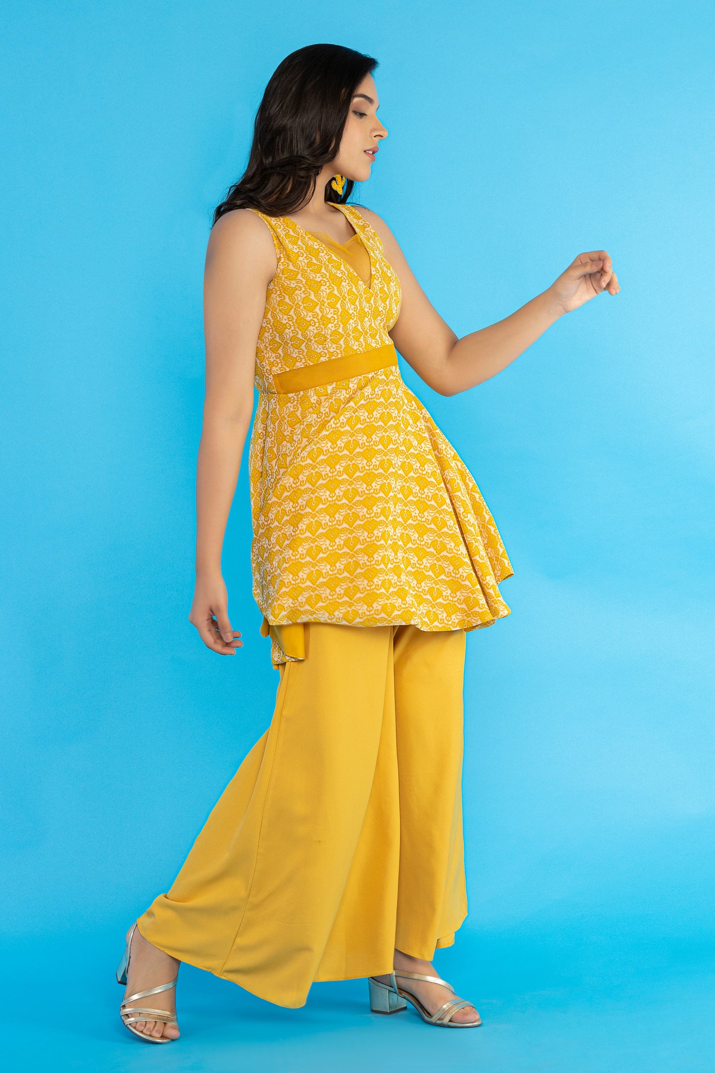 Yellow sleeveless peplum kurti set